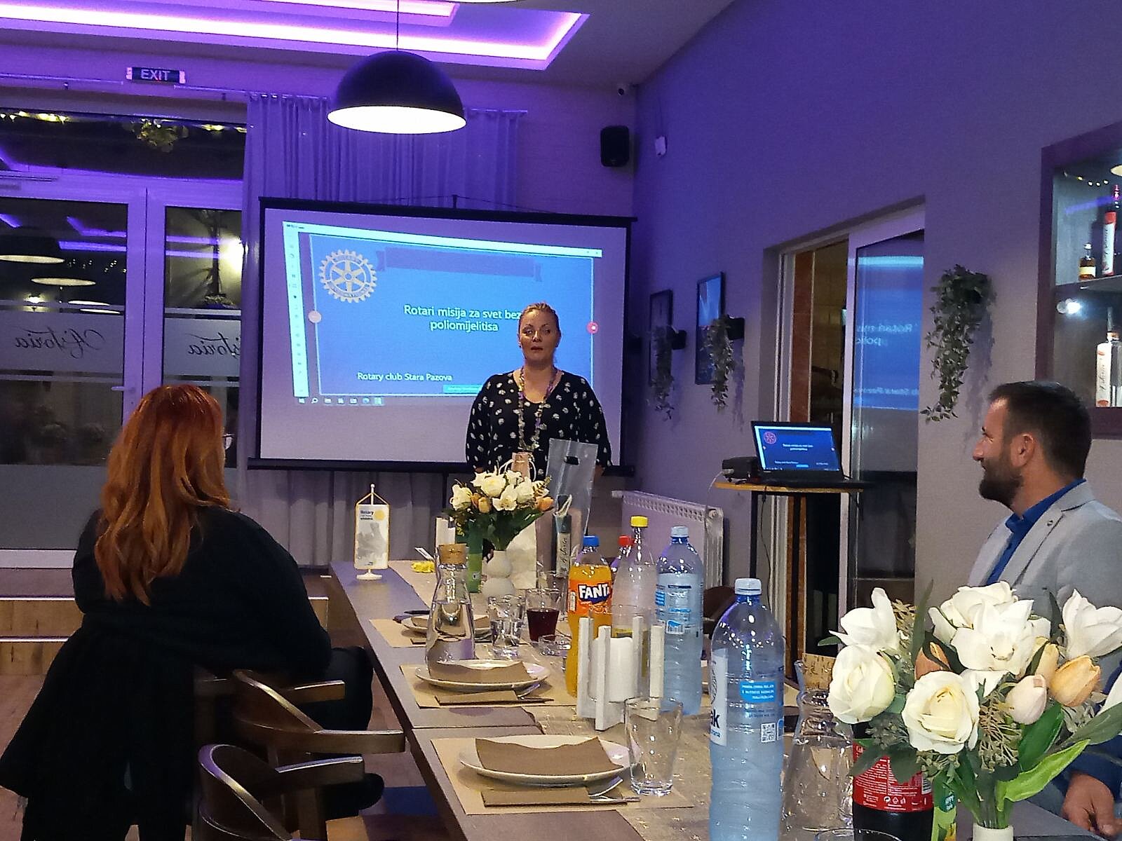 Okupljanje Rotary klubova na predavanju o borbi protiv poliomelijitisa